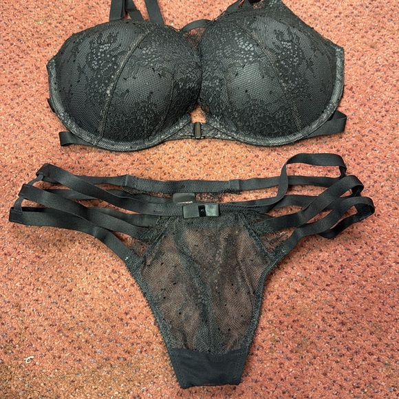 Victoria secrets bra set - Picture 2 of 6